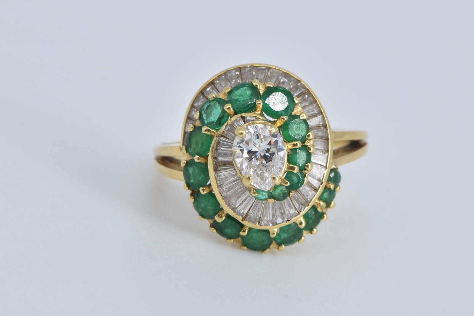 18K 3.49 Ctw Pear Natural Diamond Emerald Swirl Yellow Gold Ring, Size 7.25