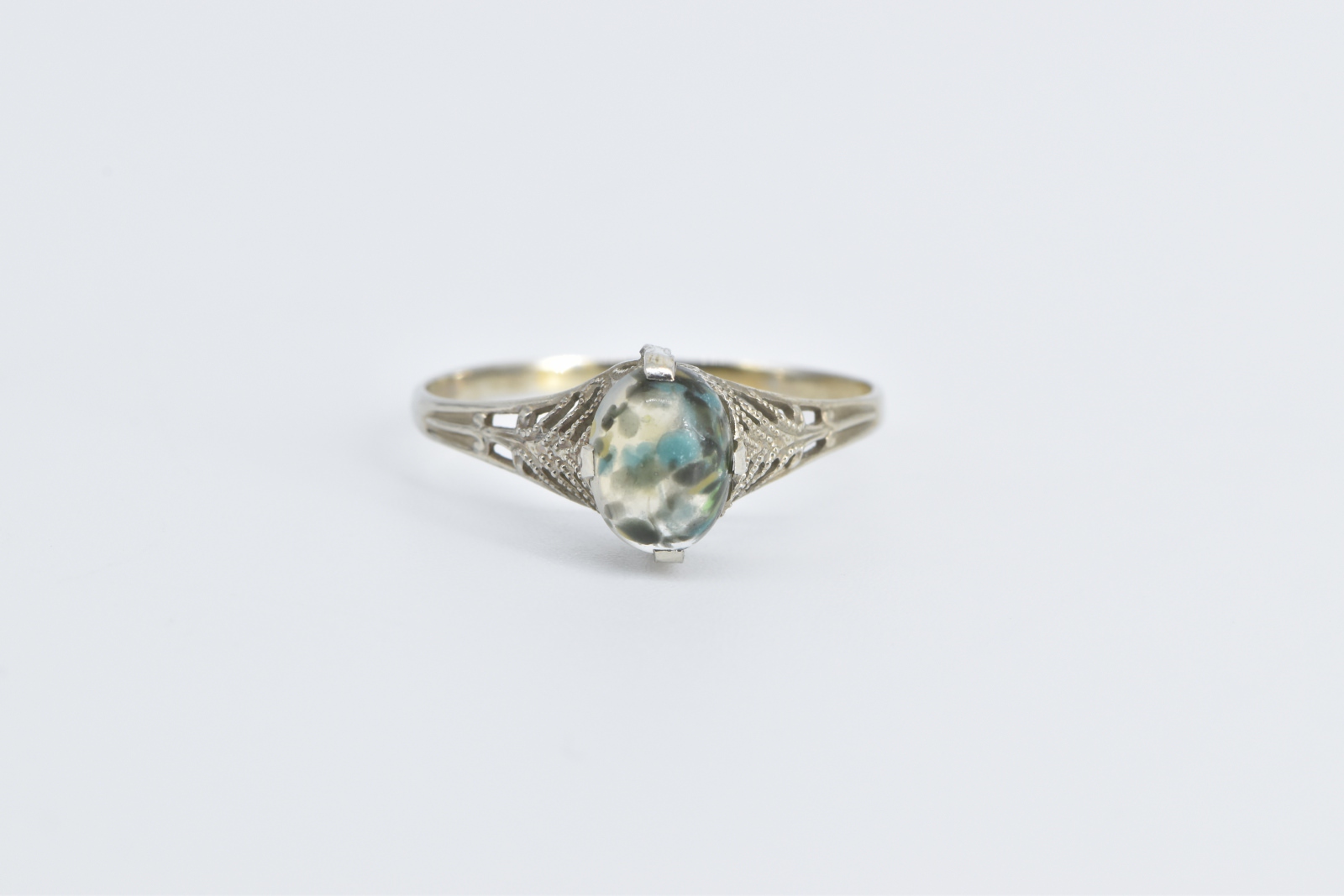 18K Art Deco Filigree Art Glass Ornate Fashion White Gold Ring, Size 9