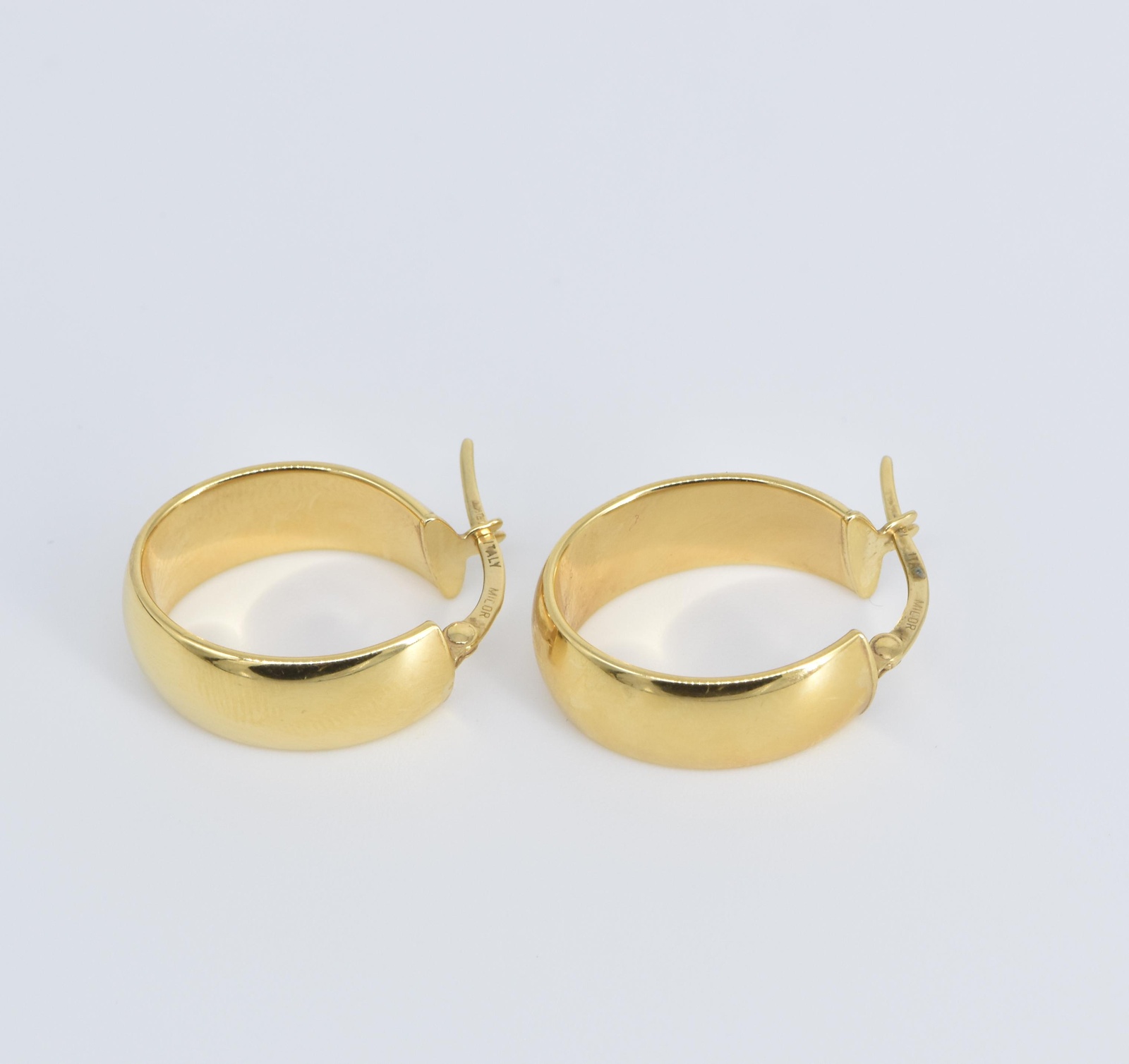 18K Oval 22.4mm Wide Squared Puffy Hoop Yellow Gold Earrings
