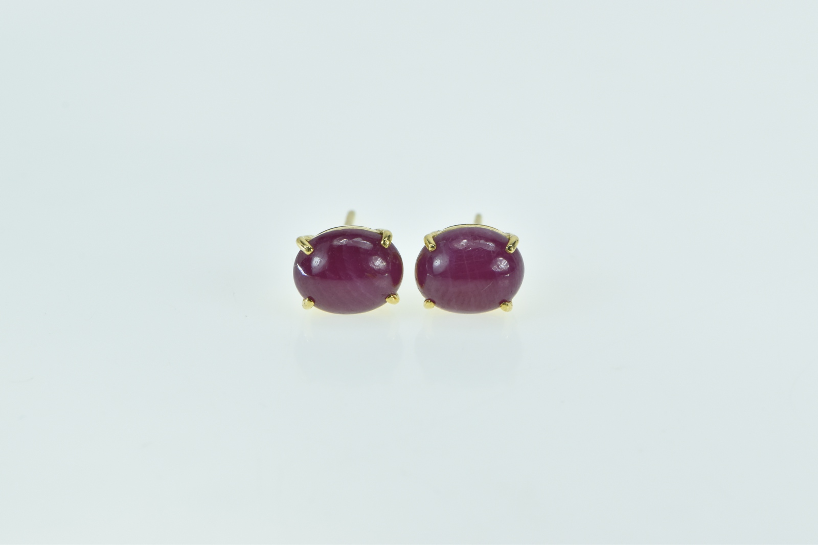 18K Oval Ruby Cabochon Vintage Stud Yellow Gold Earrings
