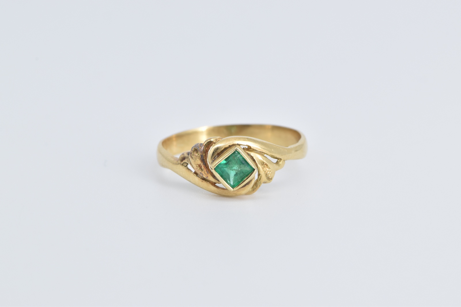 18K Princess Emerald Vintage Swirl Design Yellow Gold Ring, Size 8.25