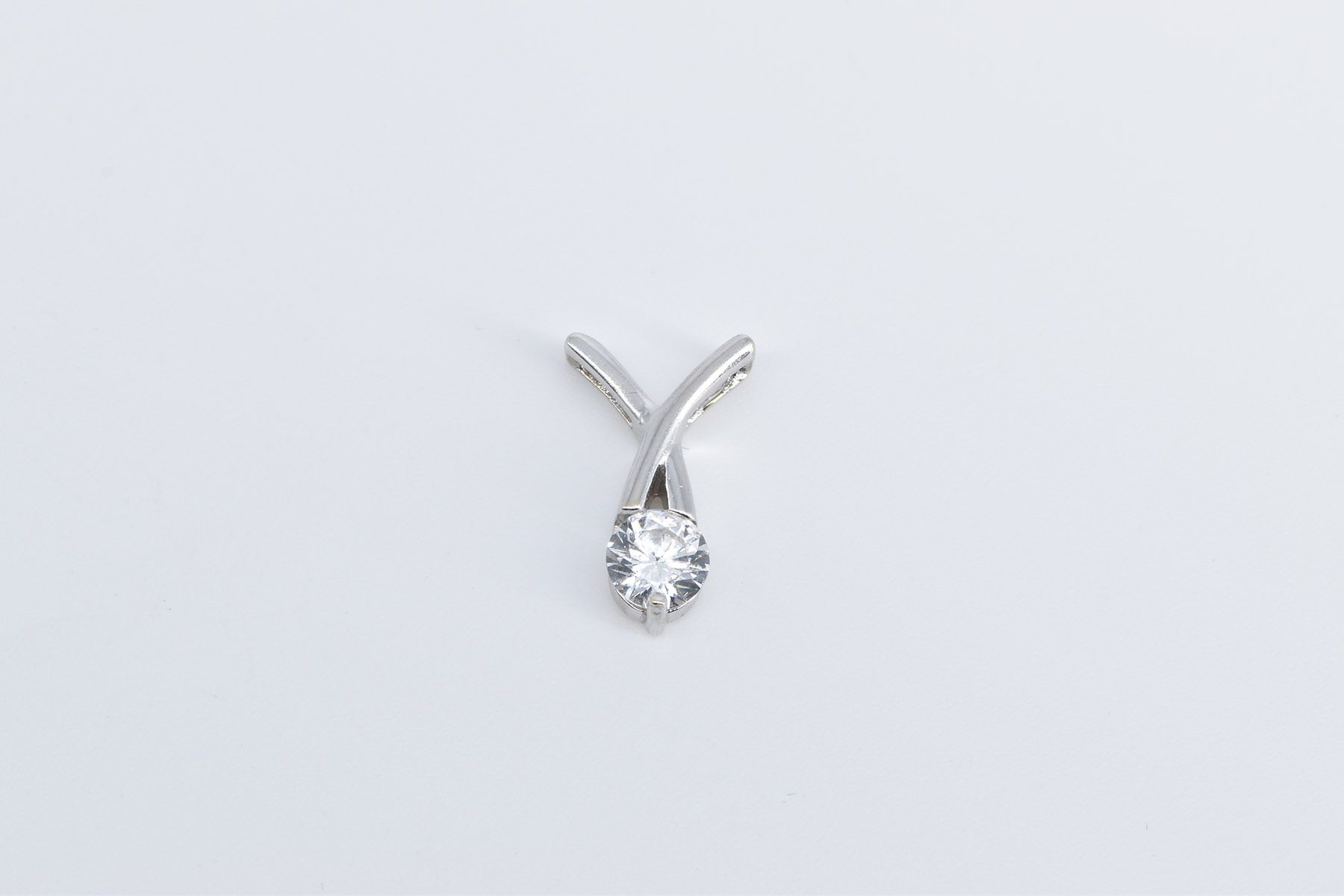 18K Round Cubic Zirconia Criss Cross X Fashion White Gold Pendant