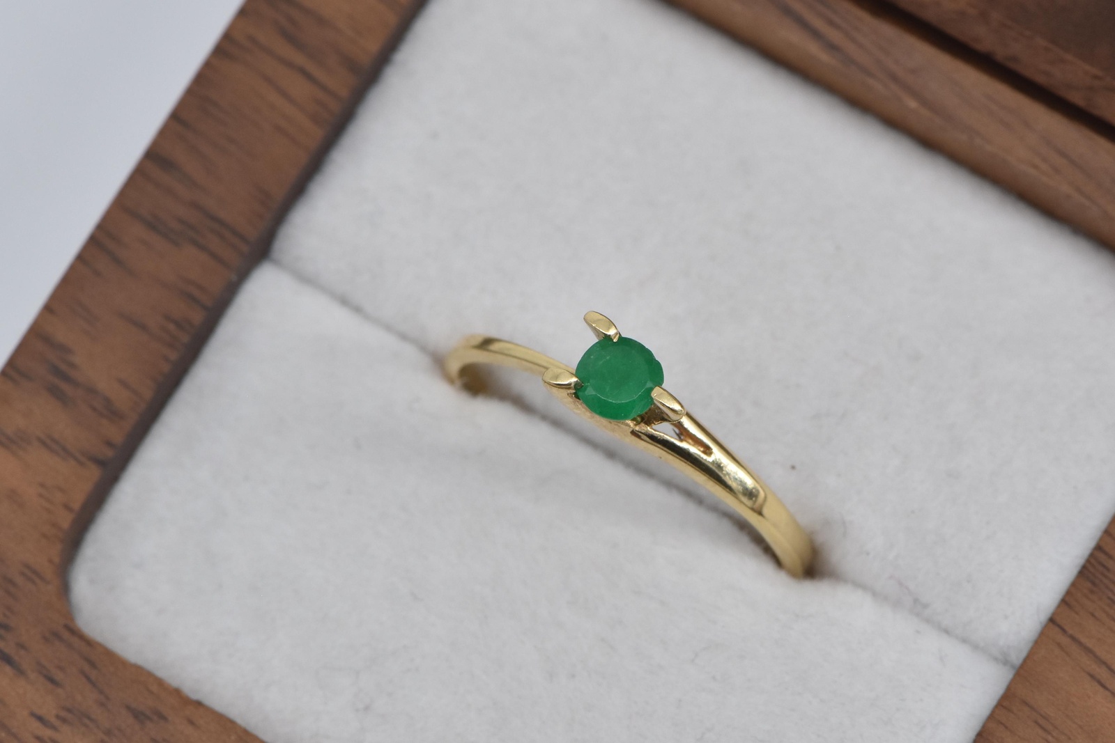 18K Round Natural Emerald Pressure Set Engagement Yellow Gold Ring, Size 7.25