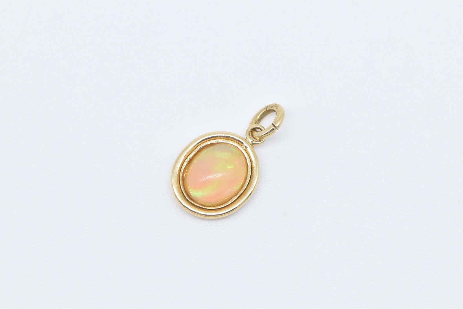 18K Vintage Natural Opal Cabochon Oval Statement Yellow Gold Pendant