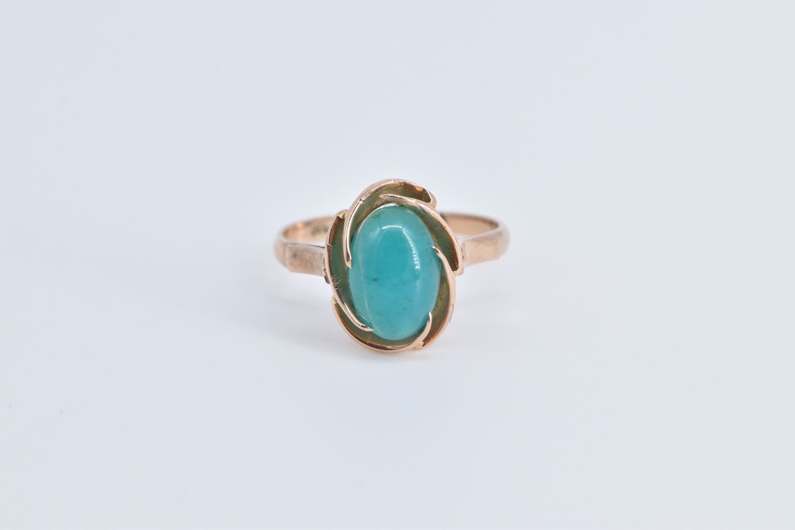 18K Vintage Oval Green Chalcedony Cocktail Rose Gold Ring, Size 5.25