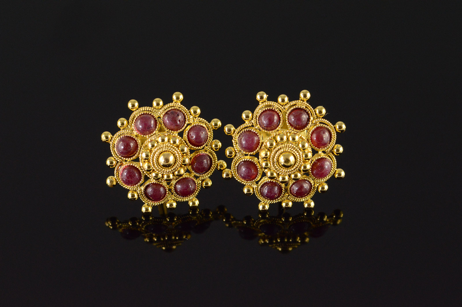 22k 5g 1 60 Ctw Ruby Fancy Indian Ceremony Back Yellow Gold Image 1 Of 4