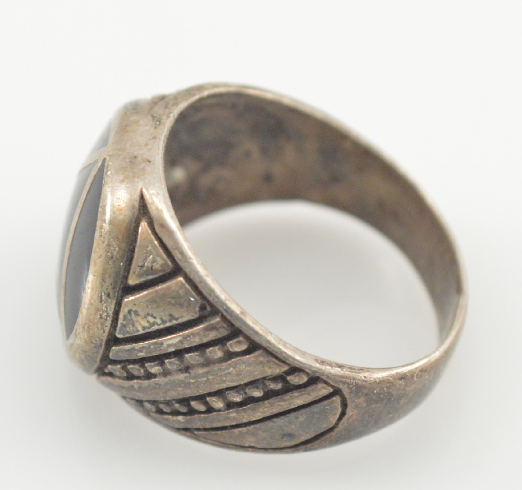 9.8g Solid Silver Dark Patina Geometric Onyx Inlay on Graduated Band ...