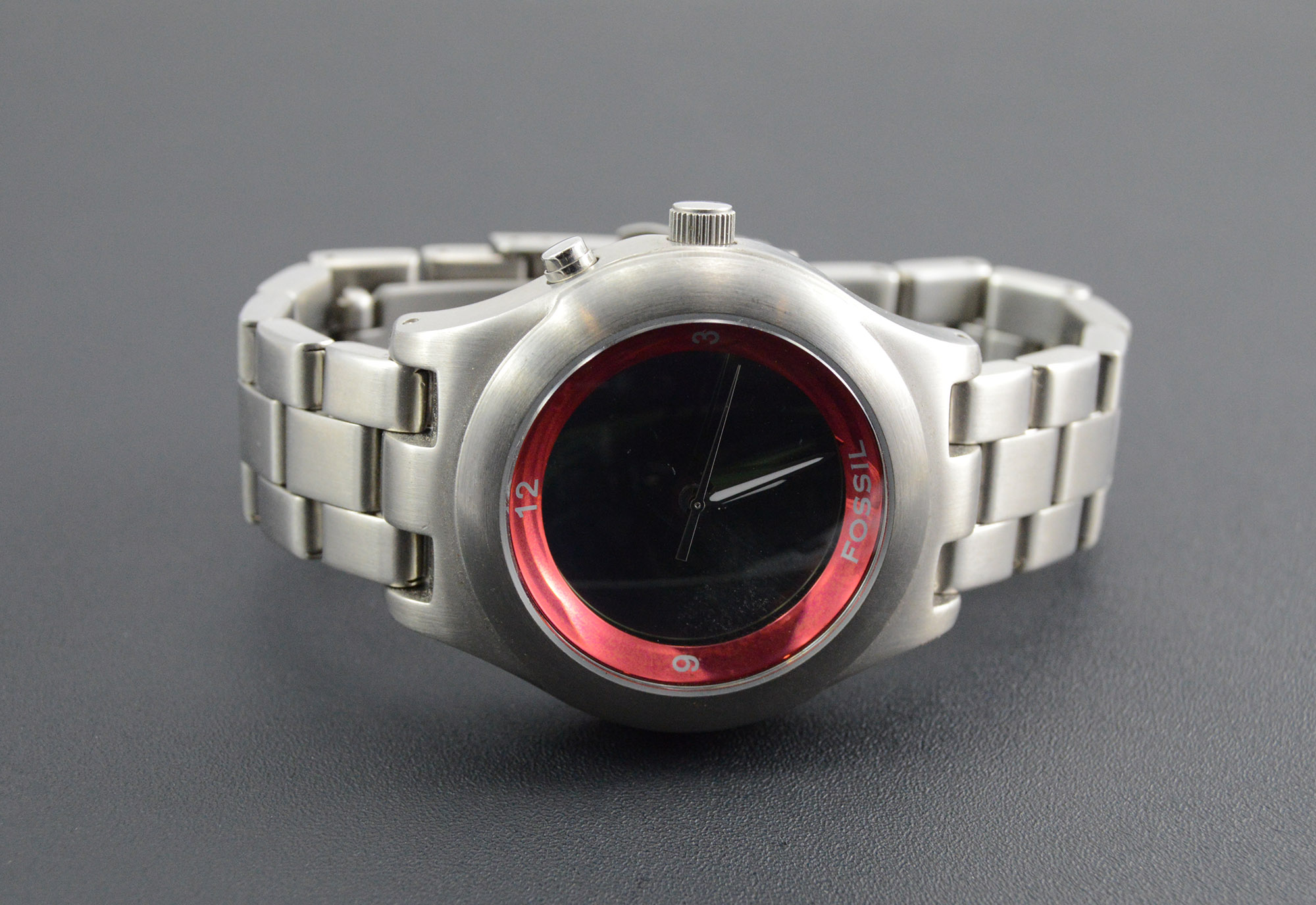 Fossil Red Accent Stainless Steel Round 
