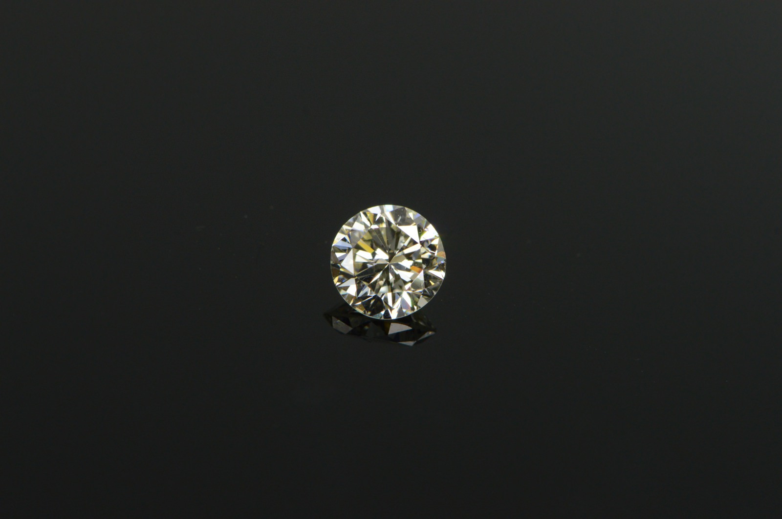 GIA 0.96 Ct Round Brilliant Cut L Color SI1 Clarity Diamond