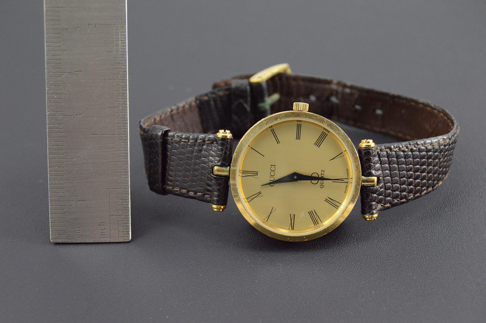 Gold Plated Gucci Black Leather Round 26.3mm Face Vintage Unisex Wrist