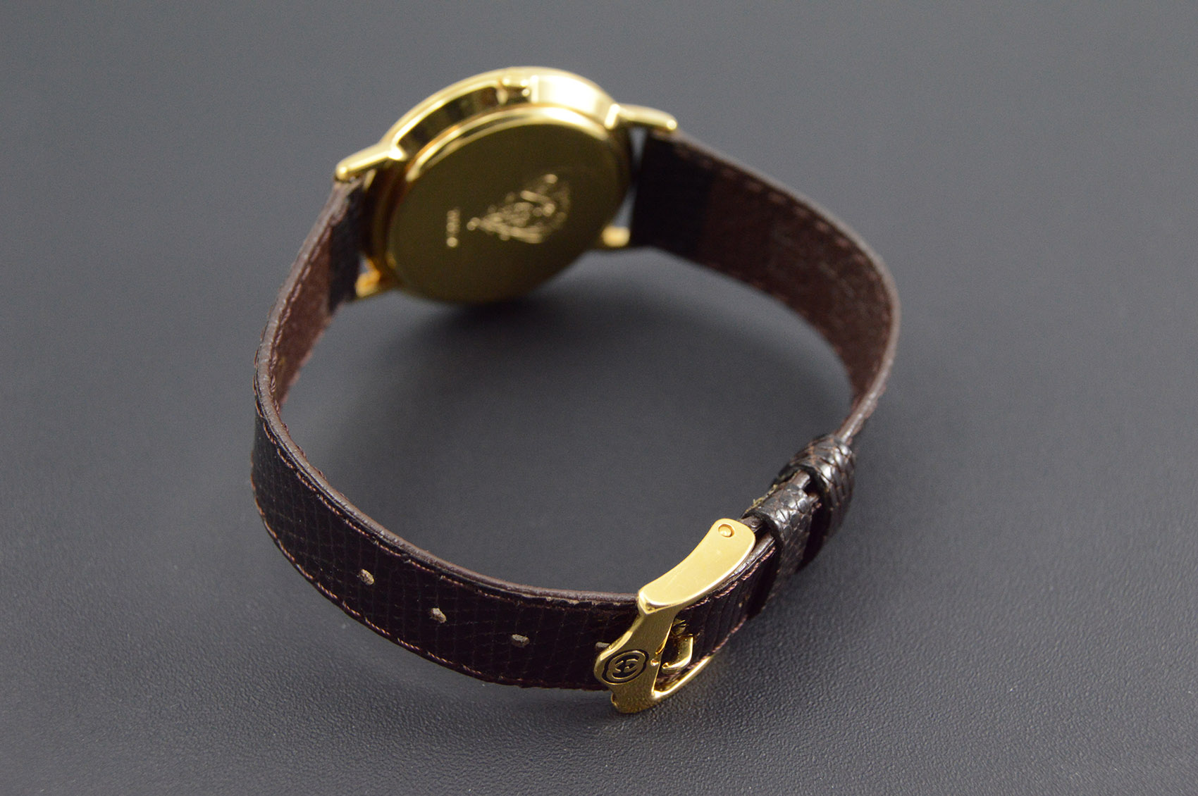 Gucci Gold Plated Round Roman Numeral Black Leather 25.5mm Face Vintage