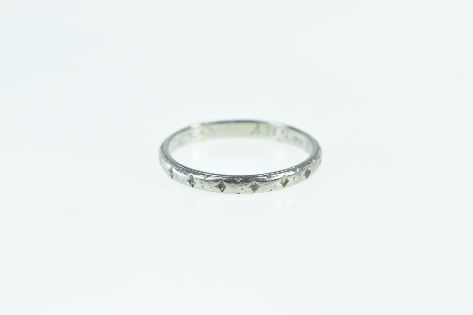 Platinum 1930's 2.4mm Vintage Wedding Band Ring, Size 5.75