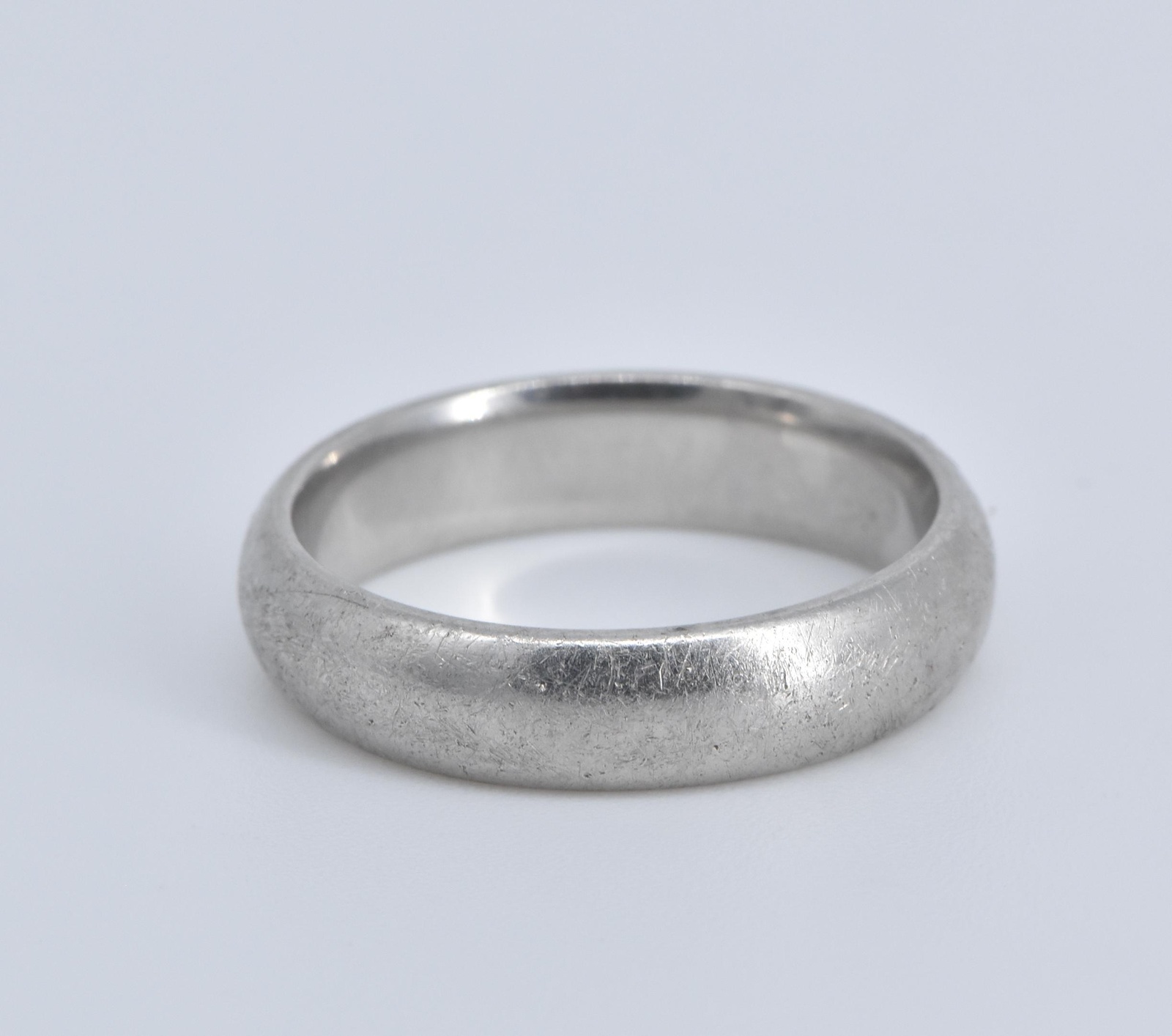 Slightly Rounded Ring Band Platinum 5.0mm Rounded Classic Wedding Band Ring, Size 8.5 | Property Room