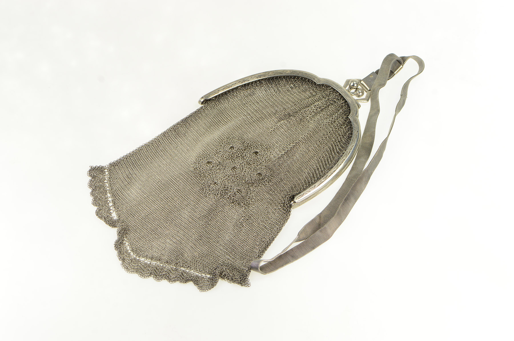 Silver Art Deco Elaborate Floral Mesh Purse Hand Bag