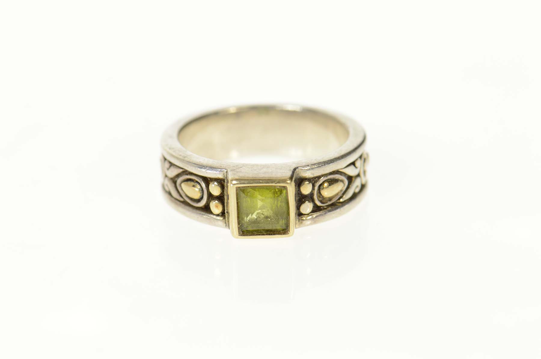 Sterling Silver Designer Peridot Two Tone Circle Pattern Ring, Size 5.5