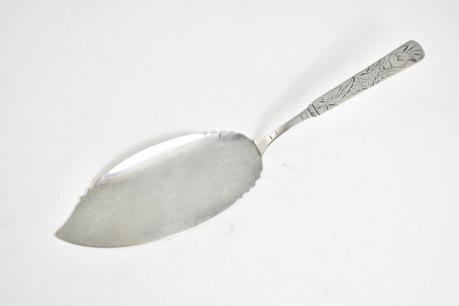 Sterling Silver Gordon & Co Victorian Engraved Floral Fish Server 11.5"