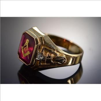 10K 6.8g Vintage Masonic Emblem Imitation Ruby & Diamond Yellow Gold Ring, Size 10.25
