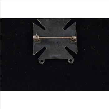 Vintage World War II U.S. Army Basic Qualification Marksmanship Badge