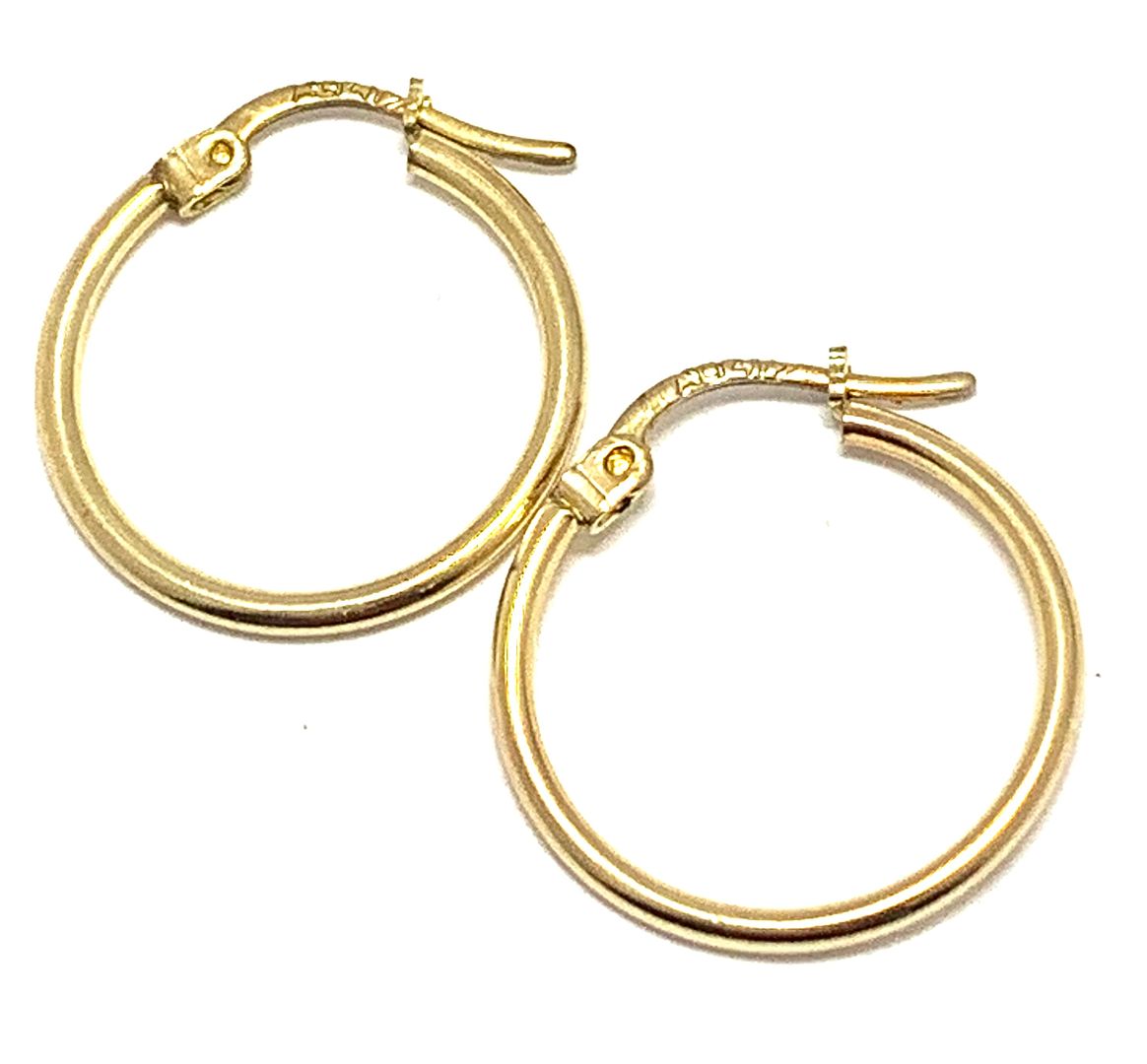 10K Yellow Gold Twisted Oval Hoop Earrings – Solid Gold, No Stone, Everyday Style