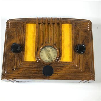 1940's Replica of Classic Radio*AM/FM*Needs Batteries