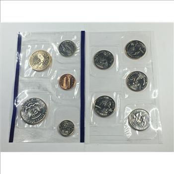 2001 United States Philadelphia Mint Uncirculated Coin Set*Includes Commemorative Quarters*In Original US Mint Packaging