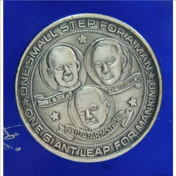 Apollo 11 Commemorative Coin/Medal - First Men On The Moon - Armstrong, Aldrin, Collins