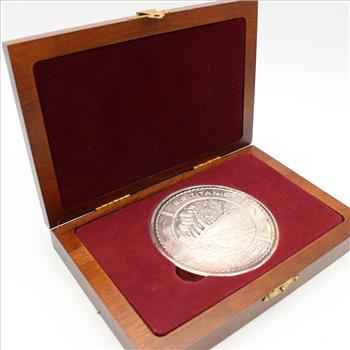 One Pound .999 Fine Silver $200 Round In Memory of the Titanic (912)
