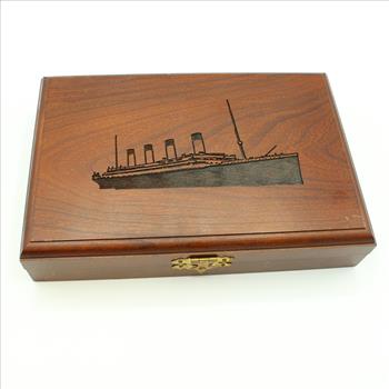 One Pound .999 Fine Silver $200 Round In Memory of the Titanic (912)