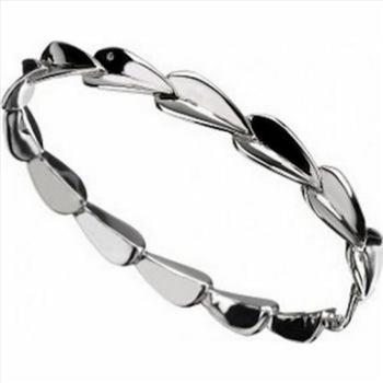 Hot Diamonds Echo Teardrop Silver And Diamond Bangle DC076