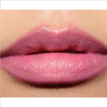 MAC Frost Lipstick - Fabby 308