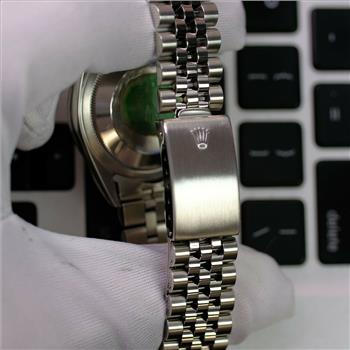 Rolex Mens Datejust SS 36mm Silver Tapestry Dial Engine Turned Bezel Ref16220