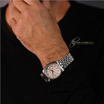 Rolex Mens Datejust SS 36mm Silver Tapestry Dial Engine Turned Bezel Ref16220