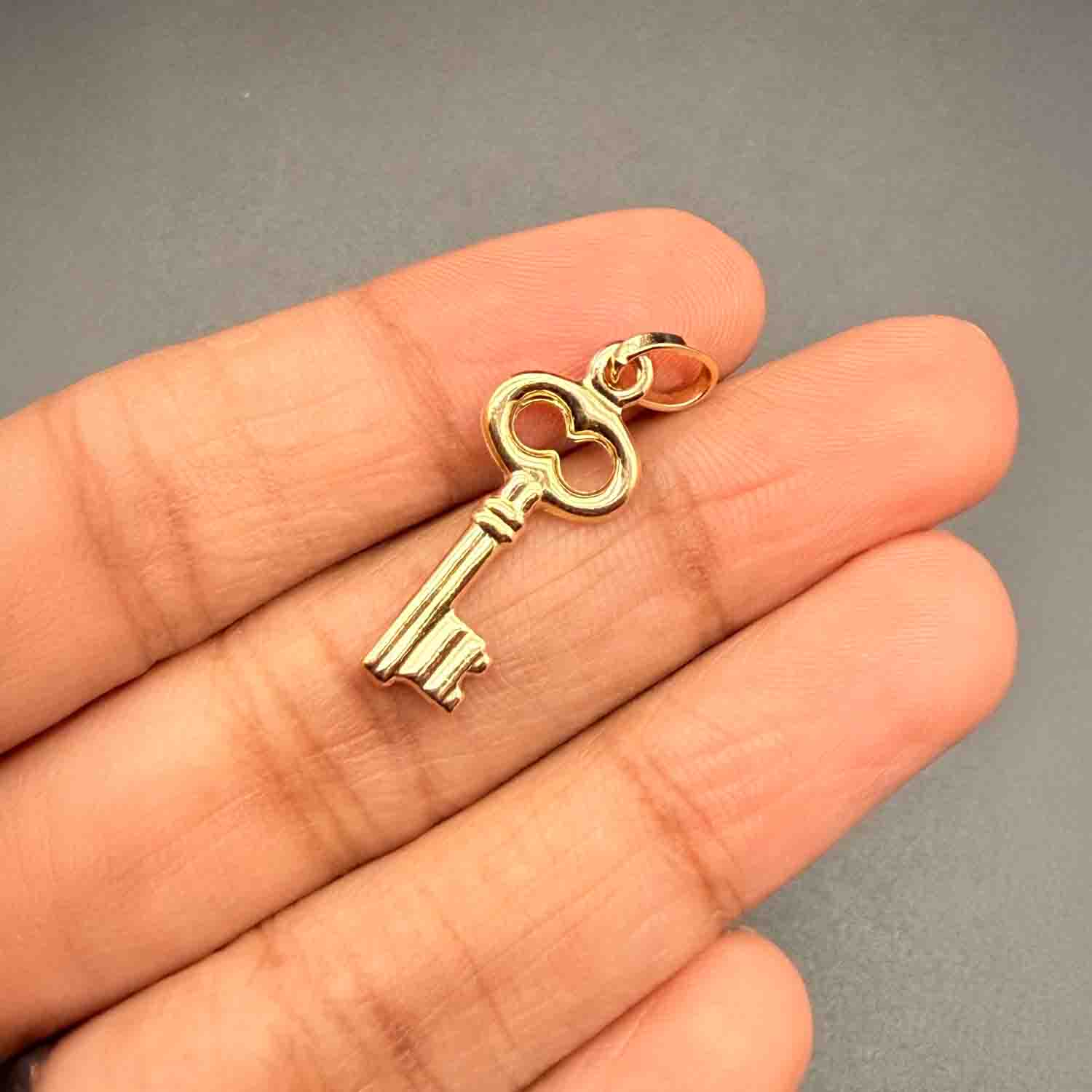 14K Yellow Gold Hollow Key Pendant
