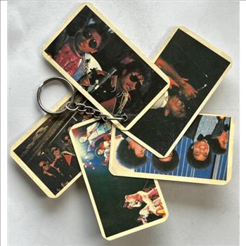 * Michael Jackson KeyChain with 5 Photo Cards (front to back) - 1 3/4