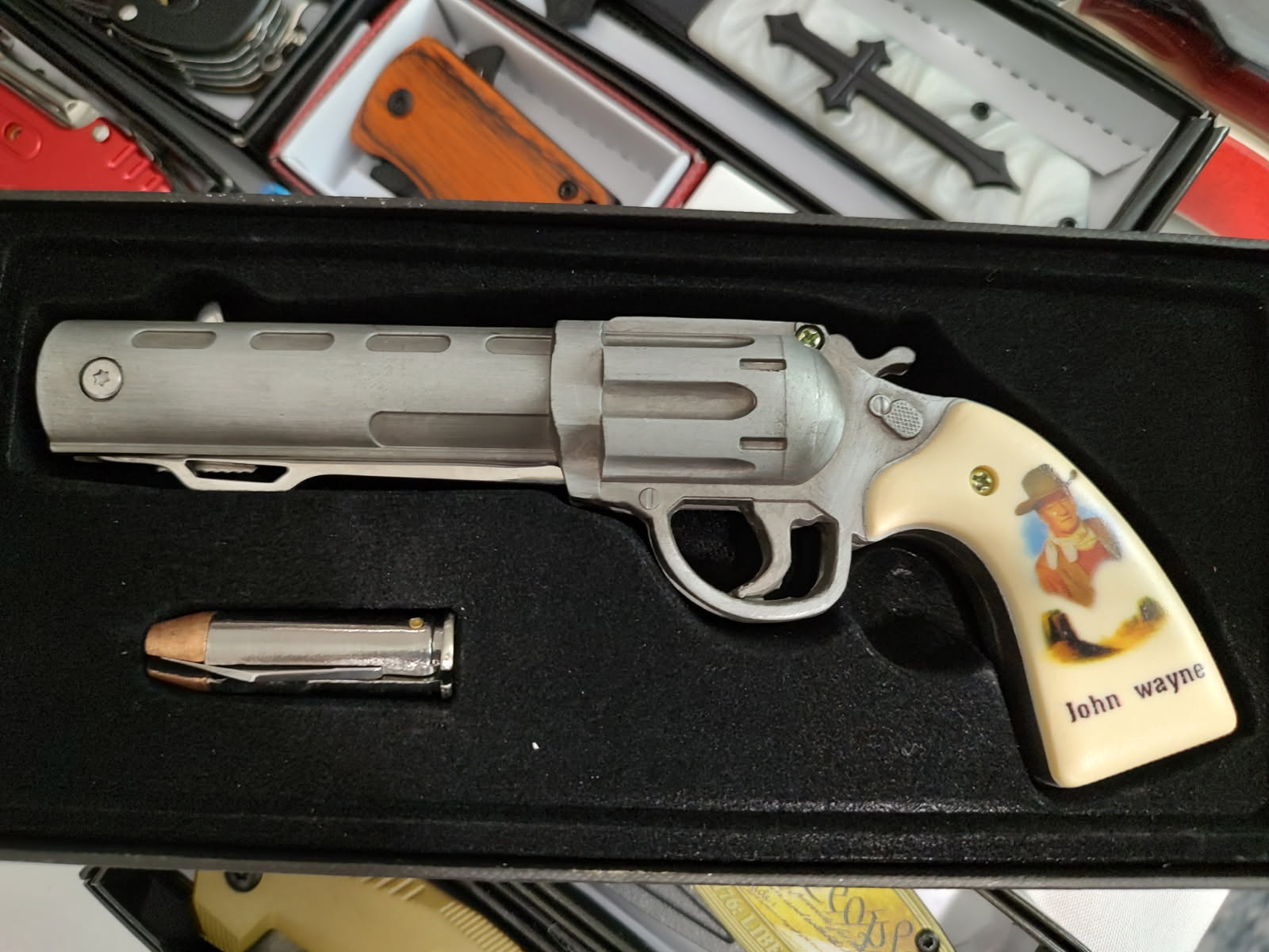 JOHN WAYNE REVOLVER GUN KNIFE AND BULLET KNIFE
