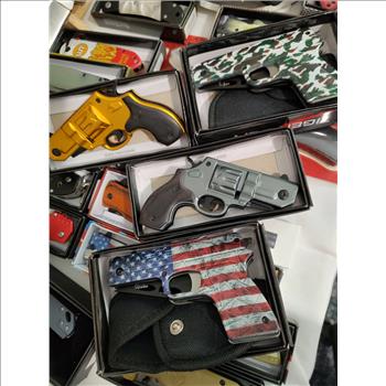 1 RANDOMLY CHOSEN GUN REVOLVER FOLDING KNIFE