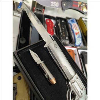 JOHN WAYNE REVOLVER GUN KNIFE AND BULLET KNIFE