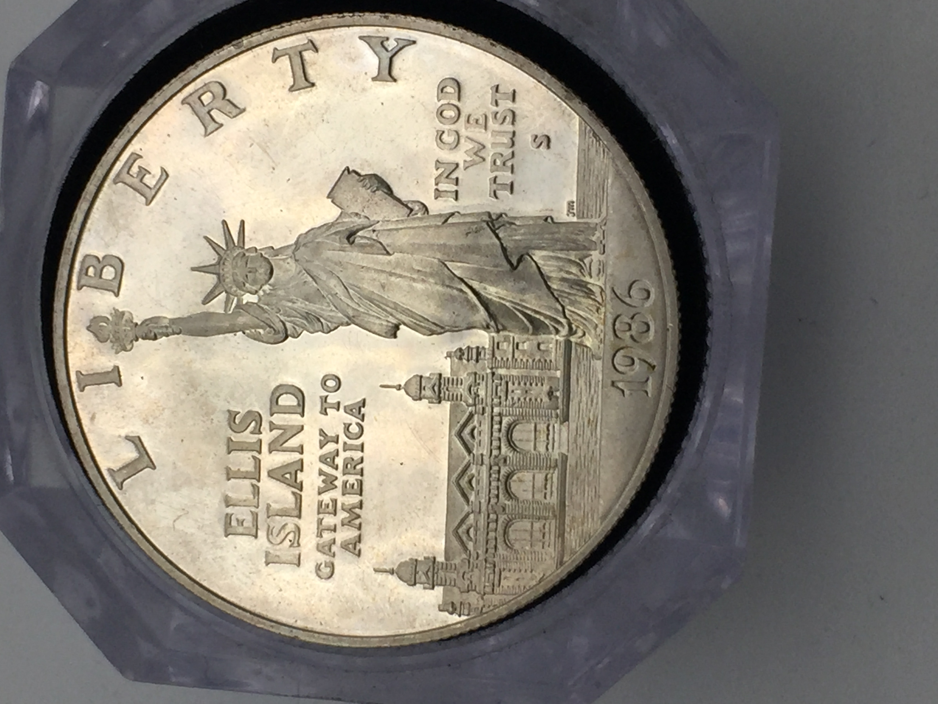 1986S Statue of Liberty Ellis Island Silver Dollar 90 Silver (2 of 3