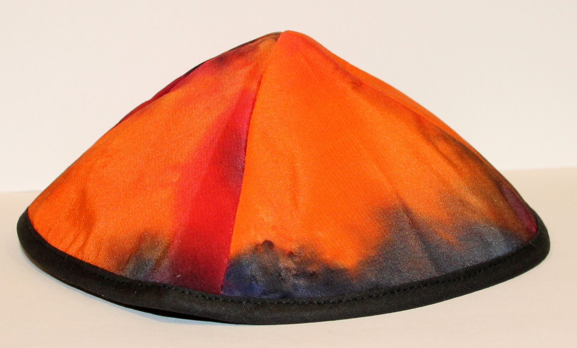 Yair Emanuel Kippah Ricamata In Seta E Cotone – Motivo Floreale Onda – Diametro 20 Cm – Colore Oro