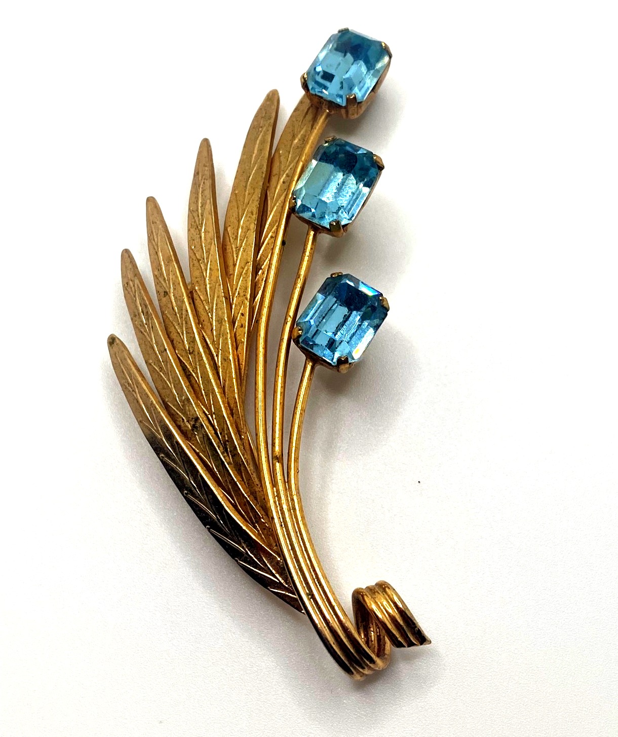 Vintage Gold Tone 3 Prong Set Blue Topaz Stone Brooch/Pin Circa 1960