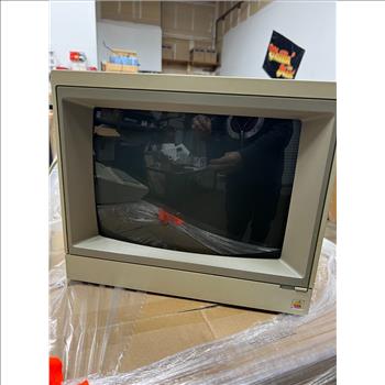 Apple ][e 2e computer with duodisk and color monitor 