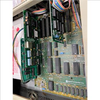 Apple ][e 2e computer with duodisk and color monitor 