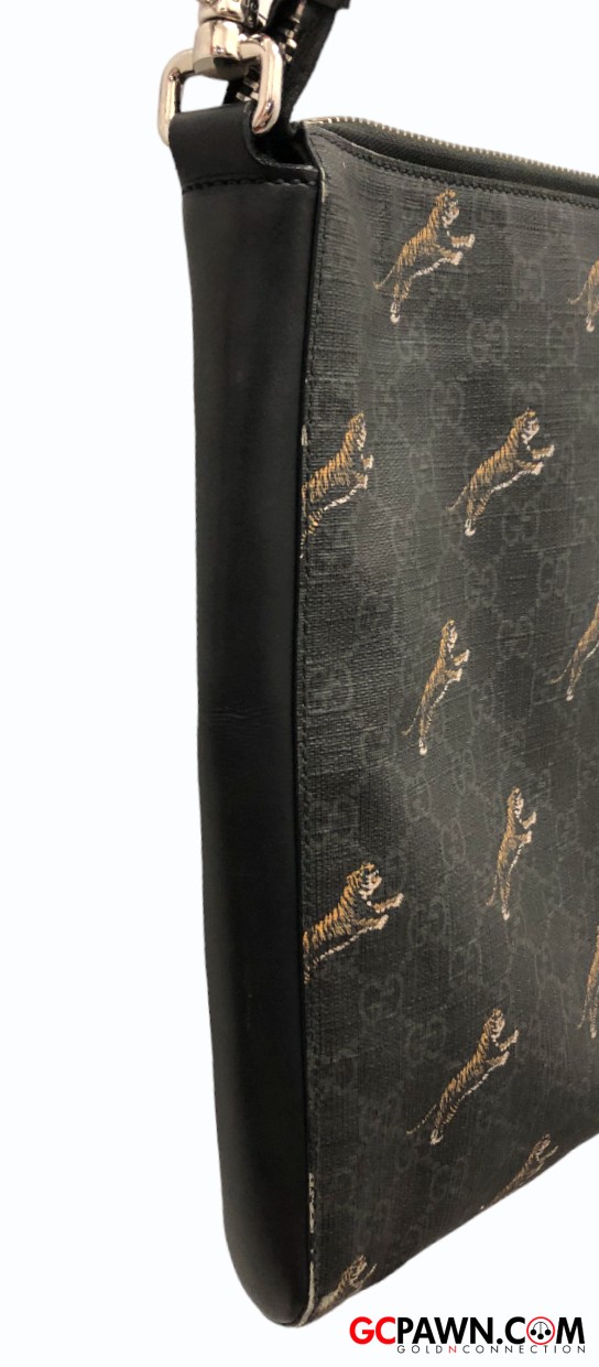 GUCCI GG SUPREME TIGER MESSENGER BAG Property Room