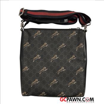 GUCCI GG SUPREME TIGER MESSENGER BAG