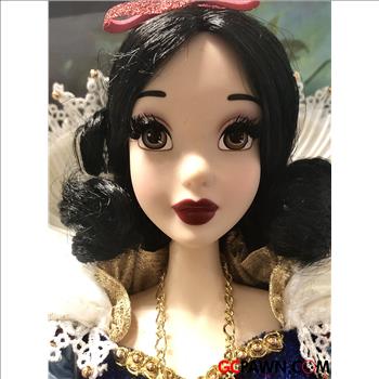 LIMITED EDITION DISNEY SNOW WHITE 17