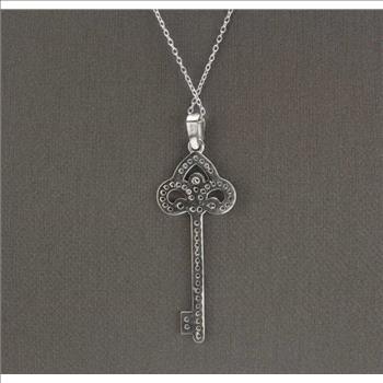 0.60Ct Splendid 14k Solid White Gold Key Pendant Necklace