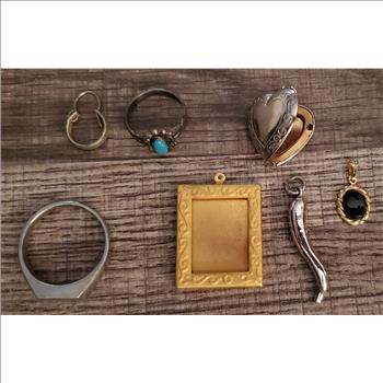 7pc Jewelry lot Rings/ Pendants