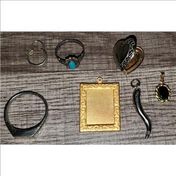 7pc Jewelry lot Rings/ Pendants