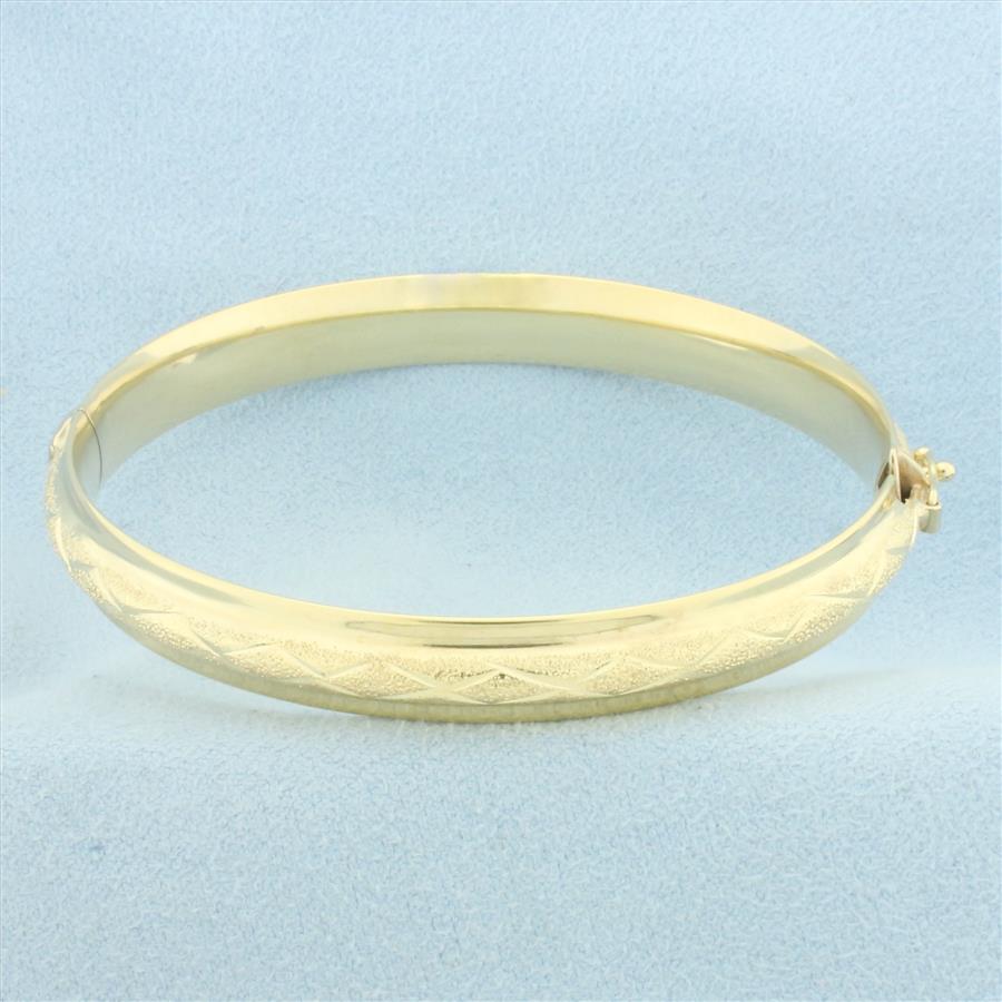 Hinged Bangle Bracelet in 14k Yellow Gold