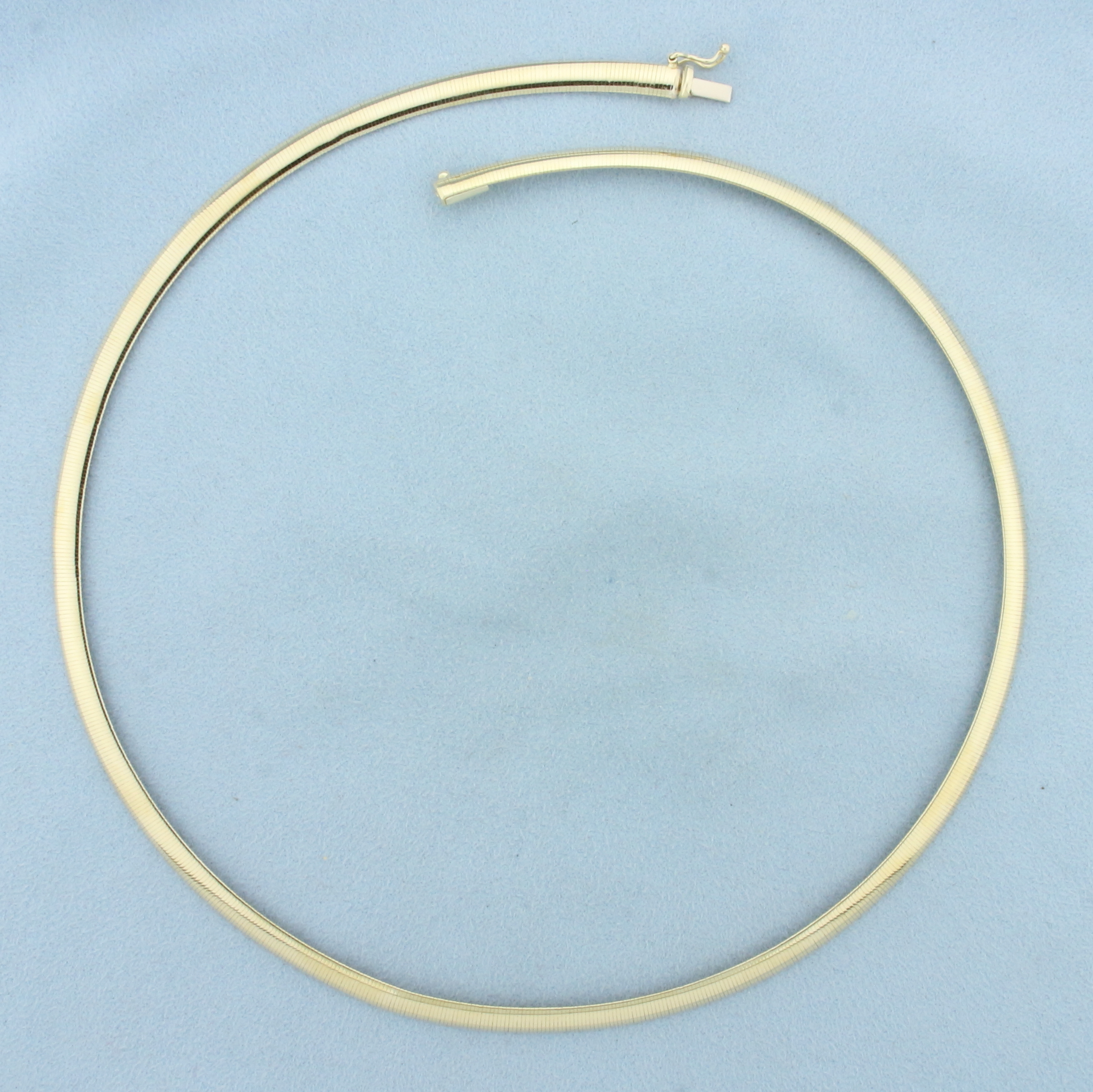18 Inch Italian Omega Necklace in 14k Yellow Gold